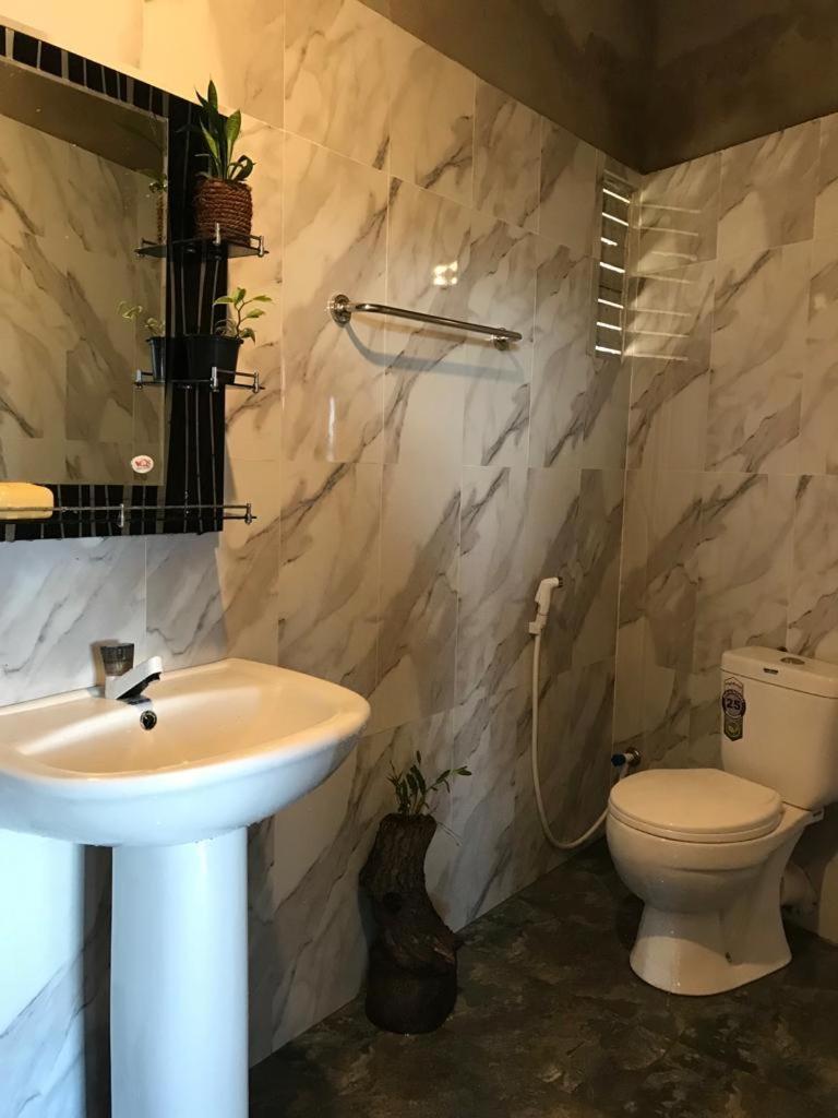 S V Homestay Канди Экстерьер фото